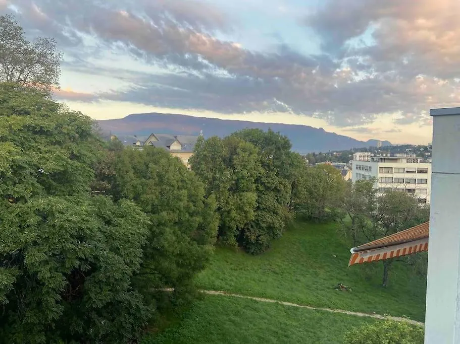 Studio Lumineux Et Elegant - Parking Gratuit Chambery 0*,  France