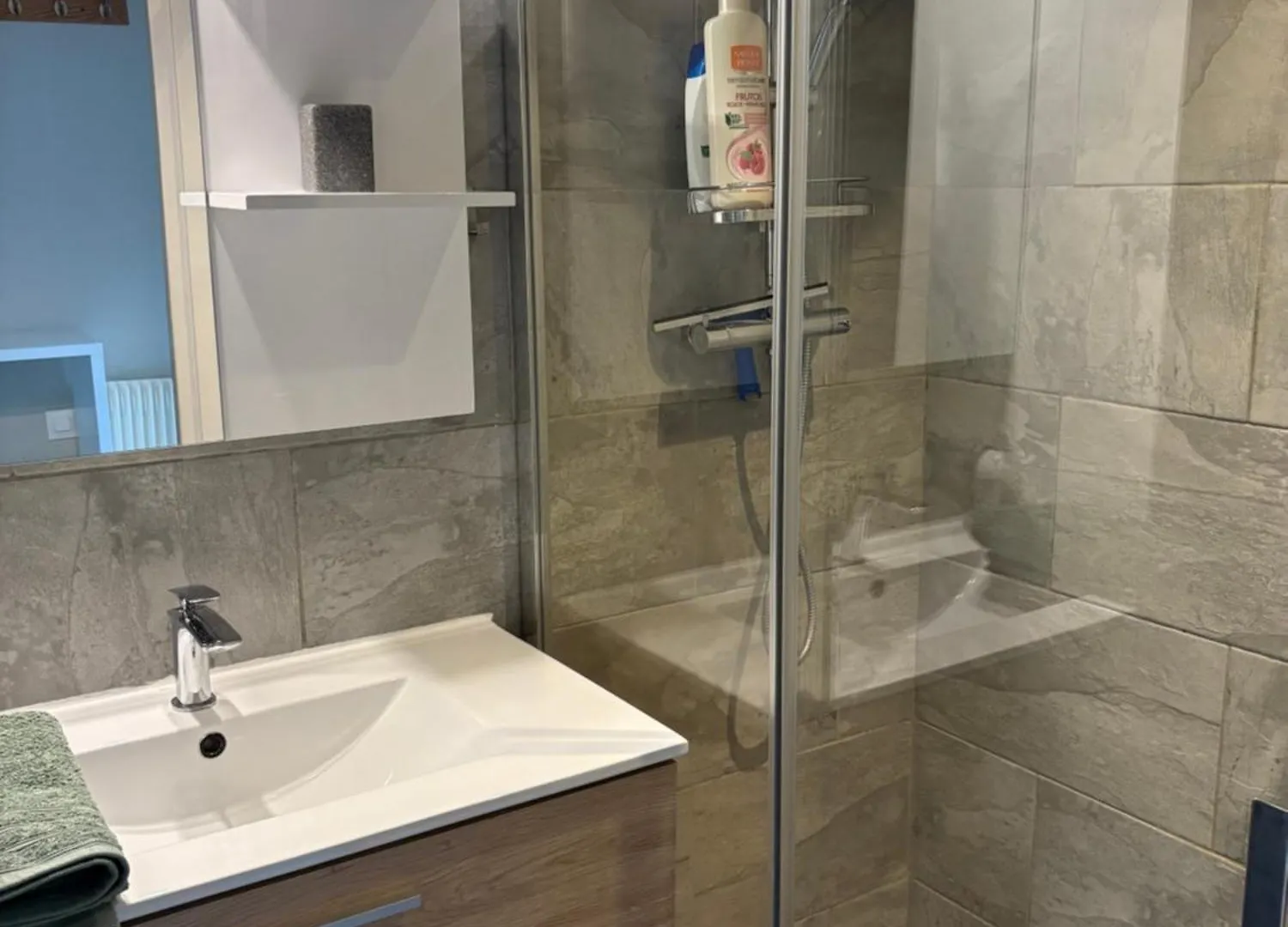Studio Lumineux Et Elegant - Parking Gratuit Chambery 0*,  France